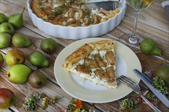 Tart with Gaishirtle and sheep's cheese, Stuttgarter Gaishirtle, pear variety, fruit, table