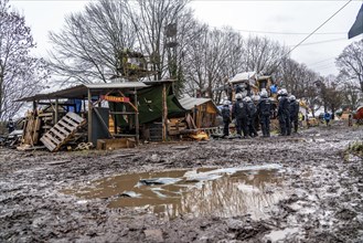 2nd day of the clearing of the hamlet Lützerath, by the police, of tree houses and huts, of climate