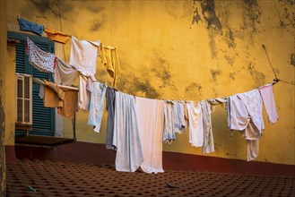 Laundry to dry, dilapidated, clothesline, wash, house wall, Italy, Europe