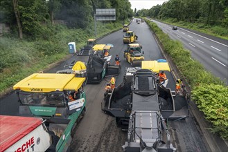 Renewal of the road surface on the A40 motorway between the Kaiserberg junction and Mülheim-Heißen,