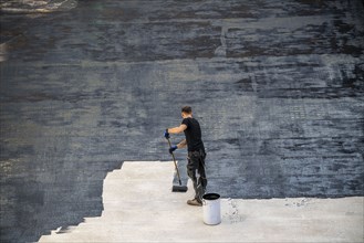 Construction site, application of a bitumen coating to a concrete ceiling, preparation for