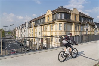 Cycle highway RS1, in Mülheim an der Ruhr, on a former railway bridge over the Ruhr, North