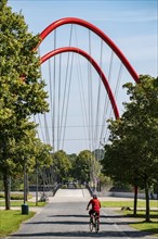 Nordsternpark, former Nordstern colliery site, Emscherpark cycle path, double arch bridge over the