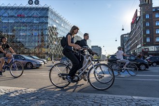 Cyclists on cycle paths, Radhuspladsen, City Hall Square, H.C. Andersen's Boulevard, in the city