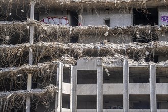 Demolition of a former office building, after complete gutting only the concrete parts of the