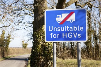 Sign showing road unsuitable for Heavy Goods Vehicles at Hoo, Suffolk, England, United Kingdom,