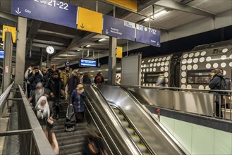 Station, RRX regional express train on platform, passengers, Essen, North Rhine-Westphalia,