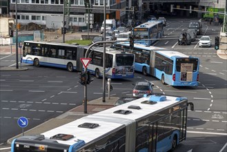 Wuppertal, intersection at the central bus station, at the main railway station, WSW buses, right