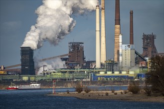 Rhine at Duisburg Bruckhausen, Marxloh, Thyssenkrupp Steel steelworks, blast furnaces, sintering