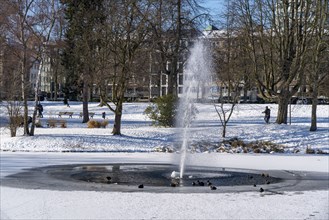 Winter weather in the Ruhr area, Stadtgarten Essen, municipal park in the city centre,