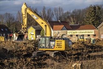 Start of the eviction of the hamlet Lützerath at the lignite mine Garzweiler 2, activists try to