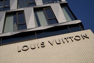 Louis Vuitton brand store, logo, retail shop, Dorotheen Quartier, DOQU, shopping mall, Stuttgart,