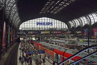 Europe, Germany, Hamburg, central station, station concourse, local and long-distance traffic, many