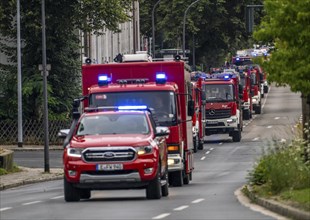 Fire engines from Essen, Mülheim and Oberhausen, with 140 firefighters, on the way to an emergency