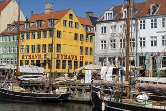 Nyhavn, in the Frederiksstaden district, harbour district with houses over 300 years old, promenade