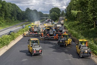 Renewal of the road surface on the A40 motorway between the Kaiserberg junction and Mülheim-Heißen,