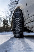 Winter tyres, driving on a road with snow cover, grip on the snow thanks to the special tread and