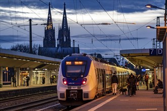 Cologne Trade Fair Centre/Deutz, platform, Cologne Cathedral, National Express, regional train,