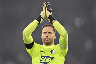 Goalkeeper Oliver Baumann TSG 1899 Hoffenheim (01) Gesture, gesture, portrait, thanks travelling