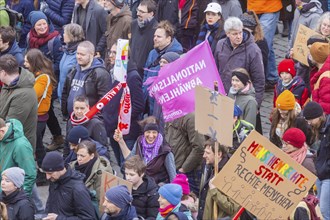 160 organisations and initiatives demonstrated against the right in Dresden on Saturday. Around 10,