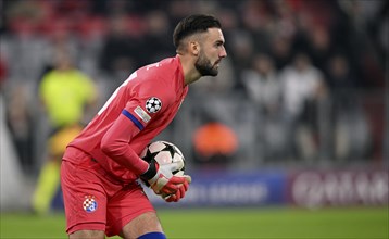 Goalkeeper Ivan Nevistic GNK Dinamo Zagreb (33) with ball, Champions League, Allianz Arena, Munich,