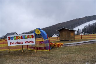 Ski school, without snow, beginner ski area Ritzhagen, operated with artificial snow, from snow