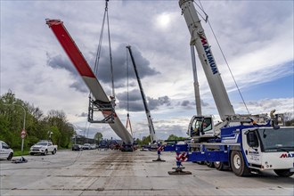 Preparation for the transport of a 68 metre long blade, a wind turbine, with a self-propelled