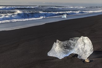 Ice floes on the beach, waves, sunny, morning mood, winter, Diamond Beach, Breidamerkursandur,