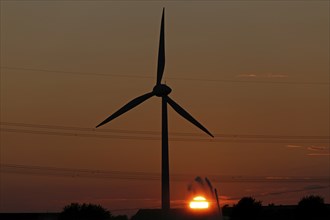 Sunset, wind power plant, field irrigation, silhouettes, Melbeck, Samtgemeinde Ilmenau, Lower