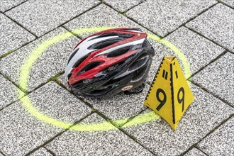 Re-enacted, fatal, accident with a car and a cyclist, at the North Rhine-Westphalia police,