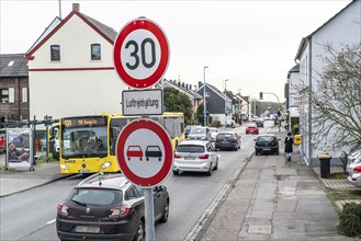 30 km/h zone on Kölner Straße, in Mülheim an der Ruhr, federal road B1, to keep the air clean