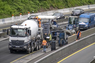 Motorway construction site on the A52 in Essen, basic renovation of the two carriageways in both