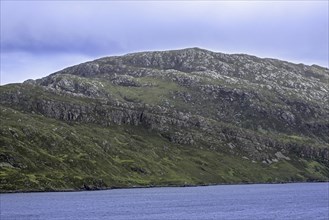 Glencoul Thrust on the Aird da Loch peninsula showing Cambrian quartzite sandwiched between layers