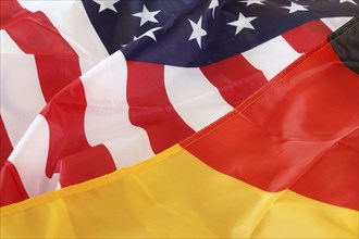 Symbolic image of the German and US flags