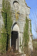 Vliegenierskapel, neglected WWI commemoration chapel for World War One aviator Paul de