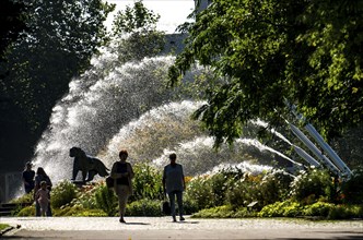 The Grugapark, main entrance at the Grugahalle, five-jet water fountain, bronze artwork, tiger,