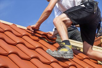 Roofing work, re-roofing of a tiled roof