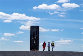 Hiker, Spaziergänger, sculpture by Richard Serra, Bramme for the Ruhr area on the Schurenbach spoil