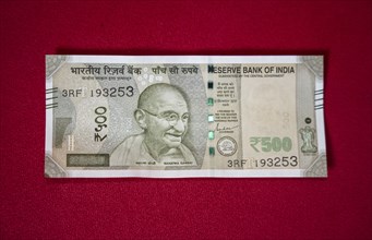 Indian 500 rupee currency bank note on a red background