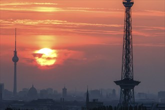 Sunrise in Berlin, Radio Tower, Television Tower, 06.09.2024, Berlin, Berlin, Germany, Europe