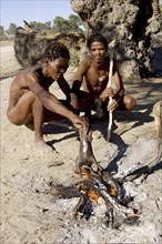 Kalahari, ZAR, Bushmen roast ground squirrels, Central African Republic, Africa