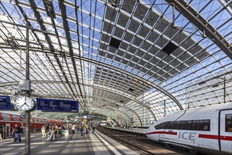 Central station with platform hall with glass roof construction with integrated photovoltaic