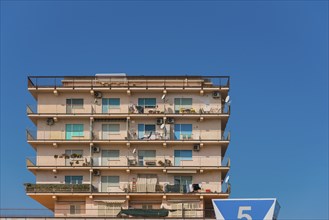 Rental flats in an urban tower block, exposed, nobody, blue sky, rent, rental prices, property,