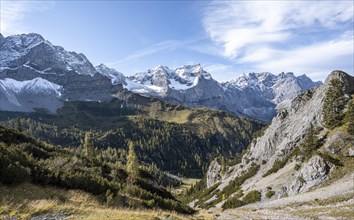 Mountain panorama with steep rocky peaks, yellow-coloured larches in autumn, view of Laliderspitze,