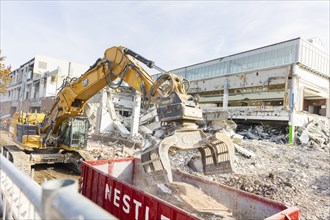 Demolition of the old shopping centre in Dresden-Nickern by the investor Krieger. The new building