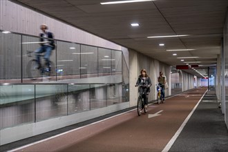 Bicycle car park at Utrecht Centraal railway station, Stationsplein, 3 underground levels, over 13,