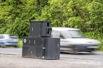 Semi-stationary speed camera on the B227, Hattinger Straße, used by the city of Gelsenkirchen,