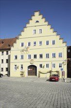 Yellow building with stepped gable, market square, Feuchtwangen, Middle Franconia, Franconia,