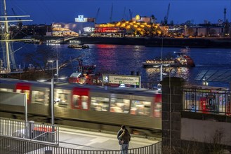 Port of Hamburg, elevated railway at Landungsbrücken station, U3, Hamburg, Germany, Europe