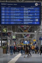 Station concourse, display board, timetable, travellers in the main station of Frankfurt am Main,